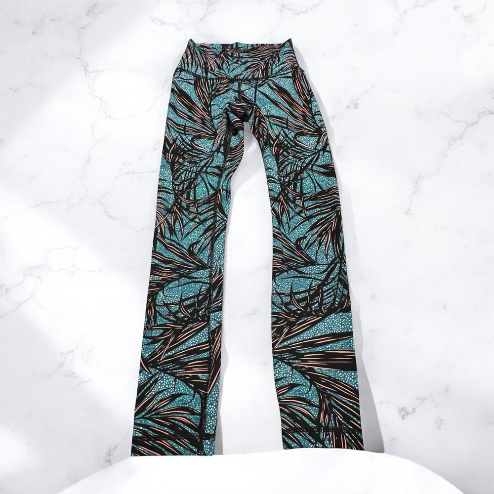 Lululemon Women's size 2 High Times Blue Pink Leaf Pattern Ankle Leggings Active